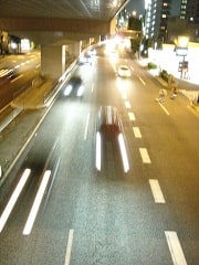 赤帽釧路道路夜景の車